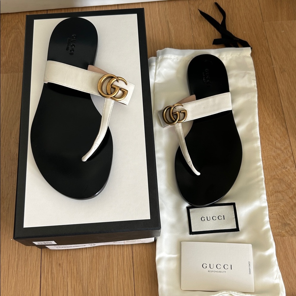 Gucci Marmont Leather Sandal in Mystic White - Picture 4 of 9